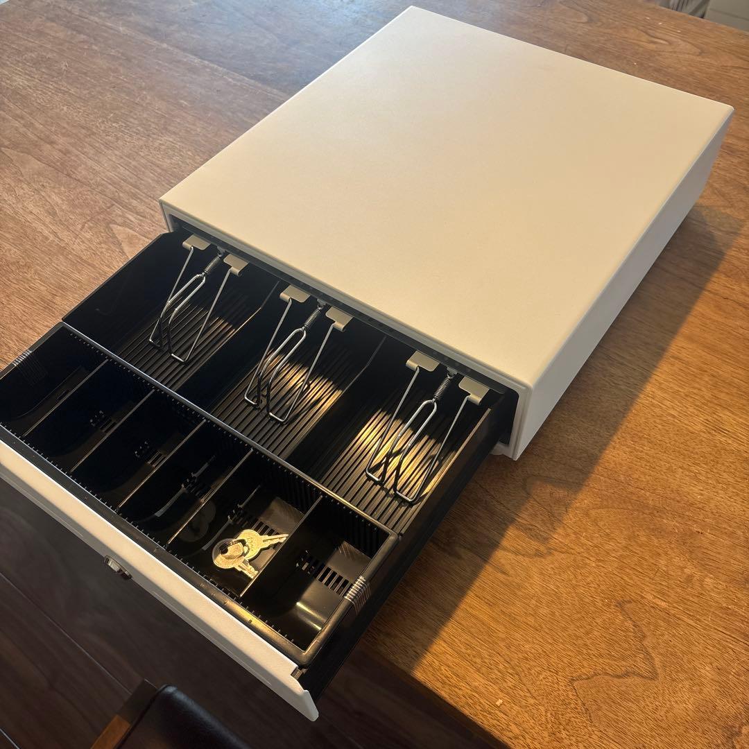 ホワイト現金管理ボックス 引き出し式 鍵付き