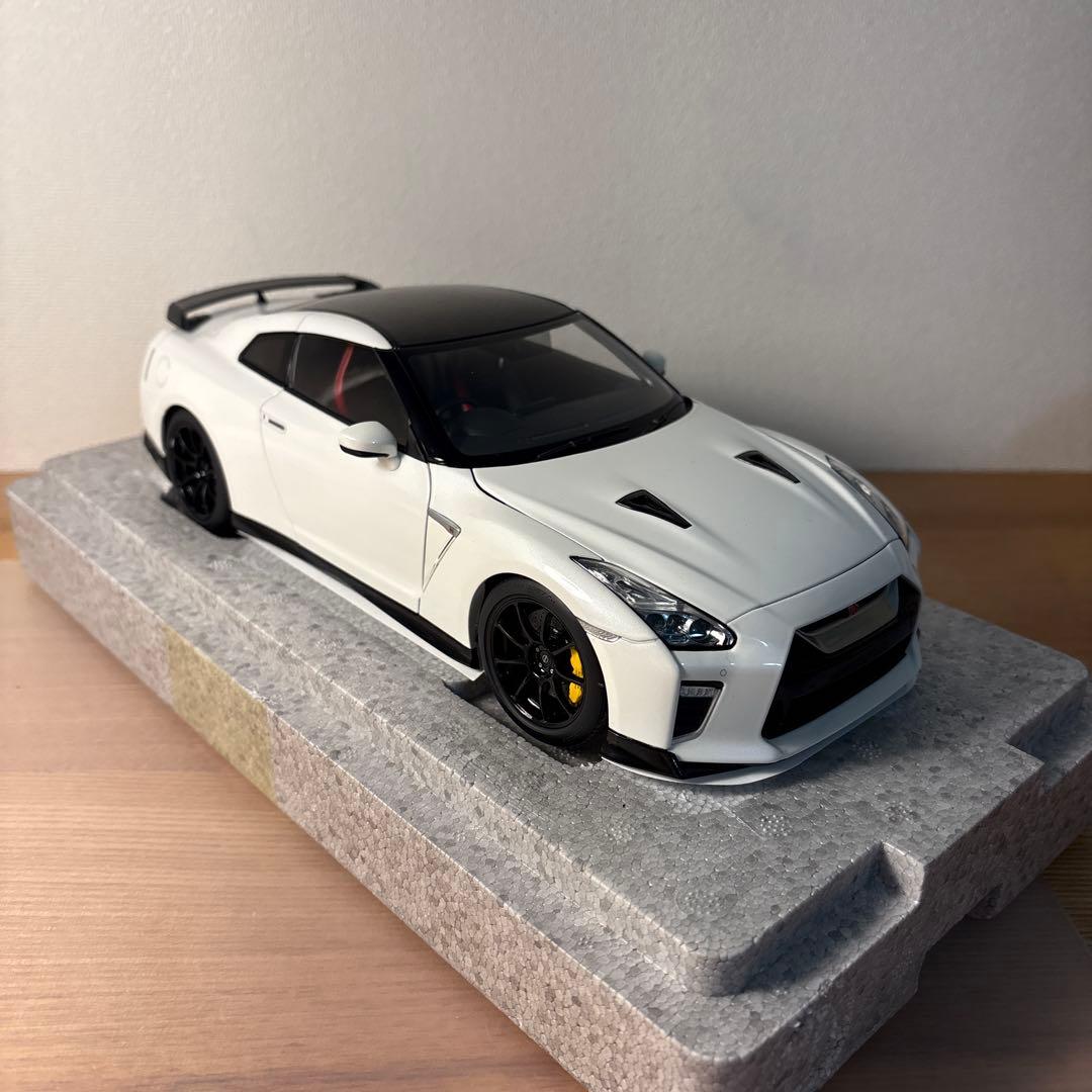 モーターヘリックス　日産 GT-R R35 T-Spec 1/18 ホワイト
