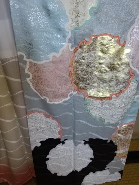 振り袖　黒地に雪の輪柄