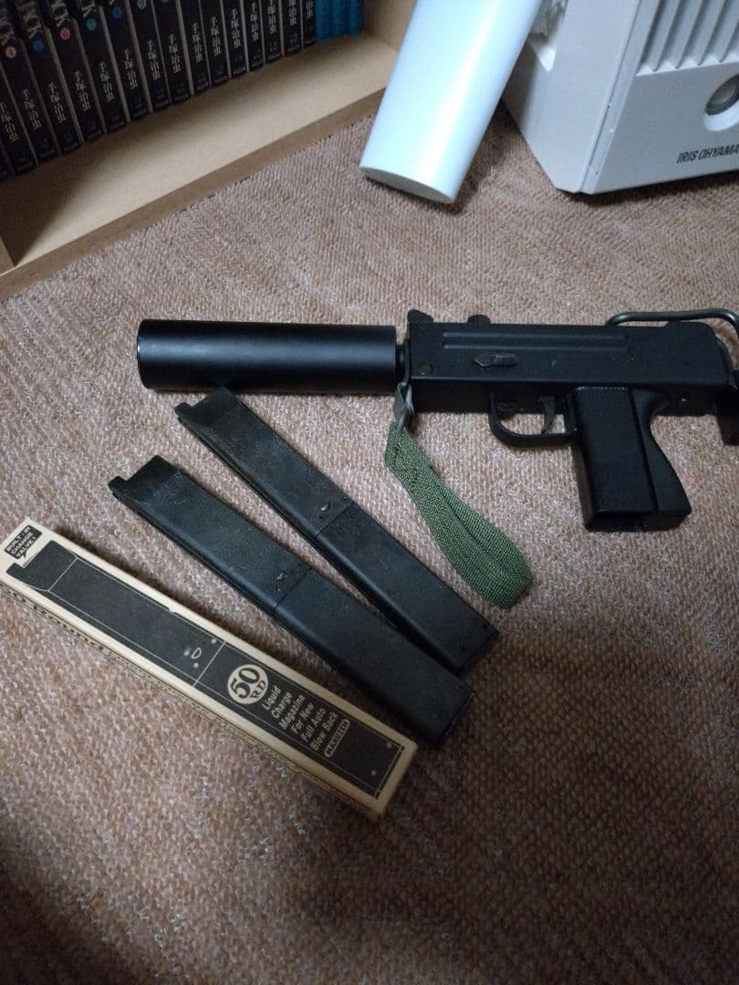 マルゼン製　イングラムM11 ガス　マガジンポーチ付き