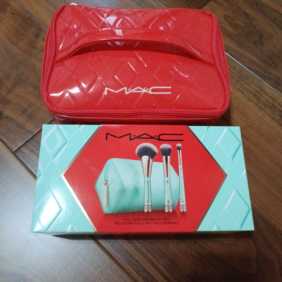 M・A・C マック オブ オール トレード ブラシ キット　新品　ノベルティ付