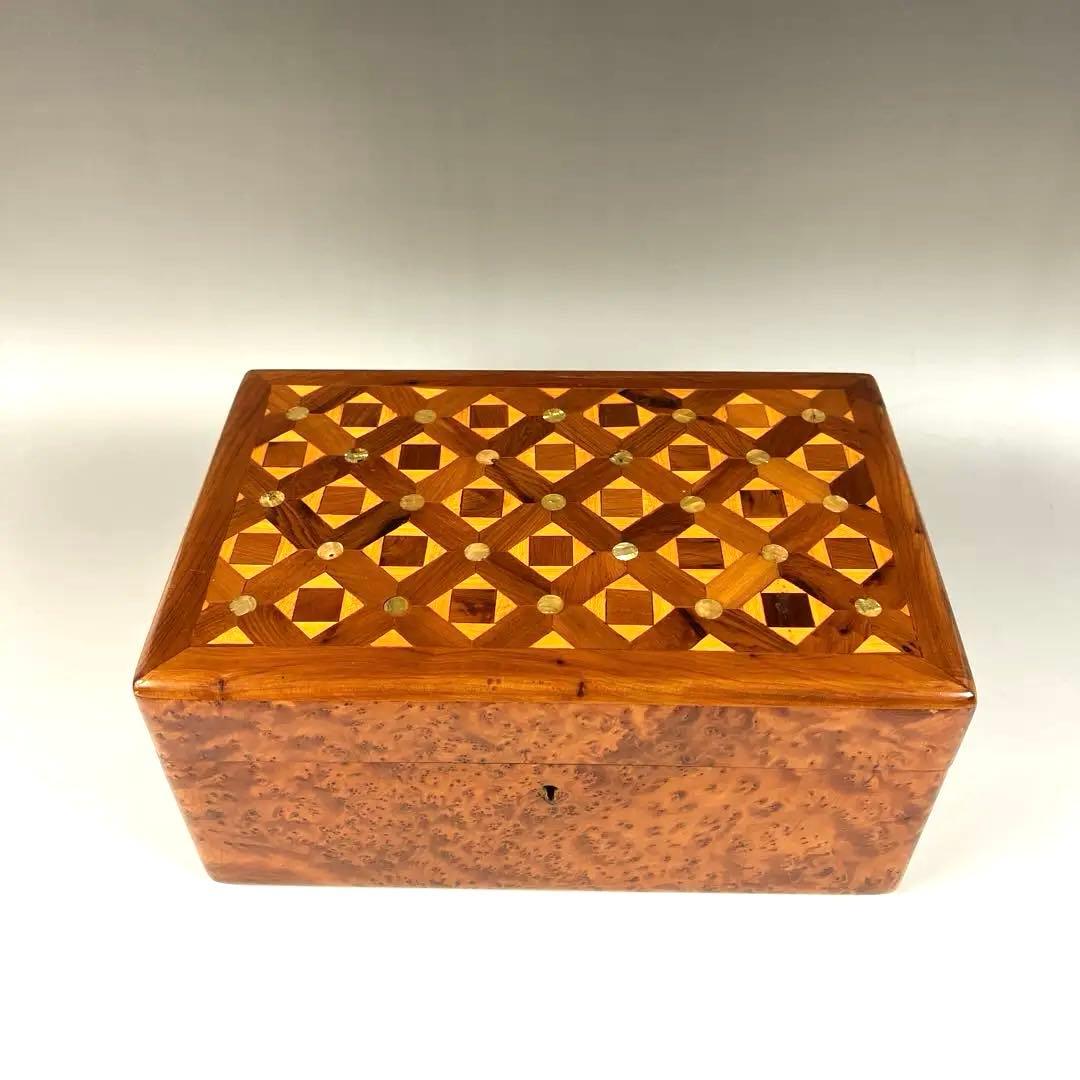 寄木細工の装飾ボックス　螺鈿(ラデン) 大変重厚　宝石箱　金庫　箱