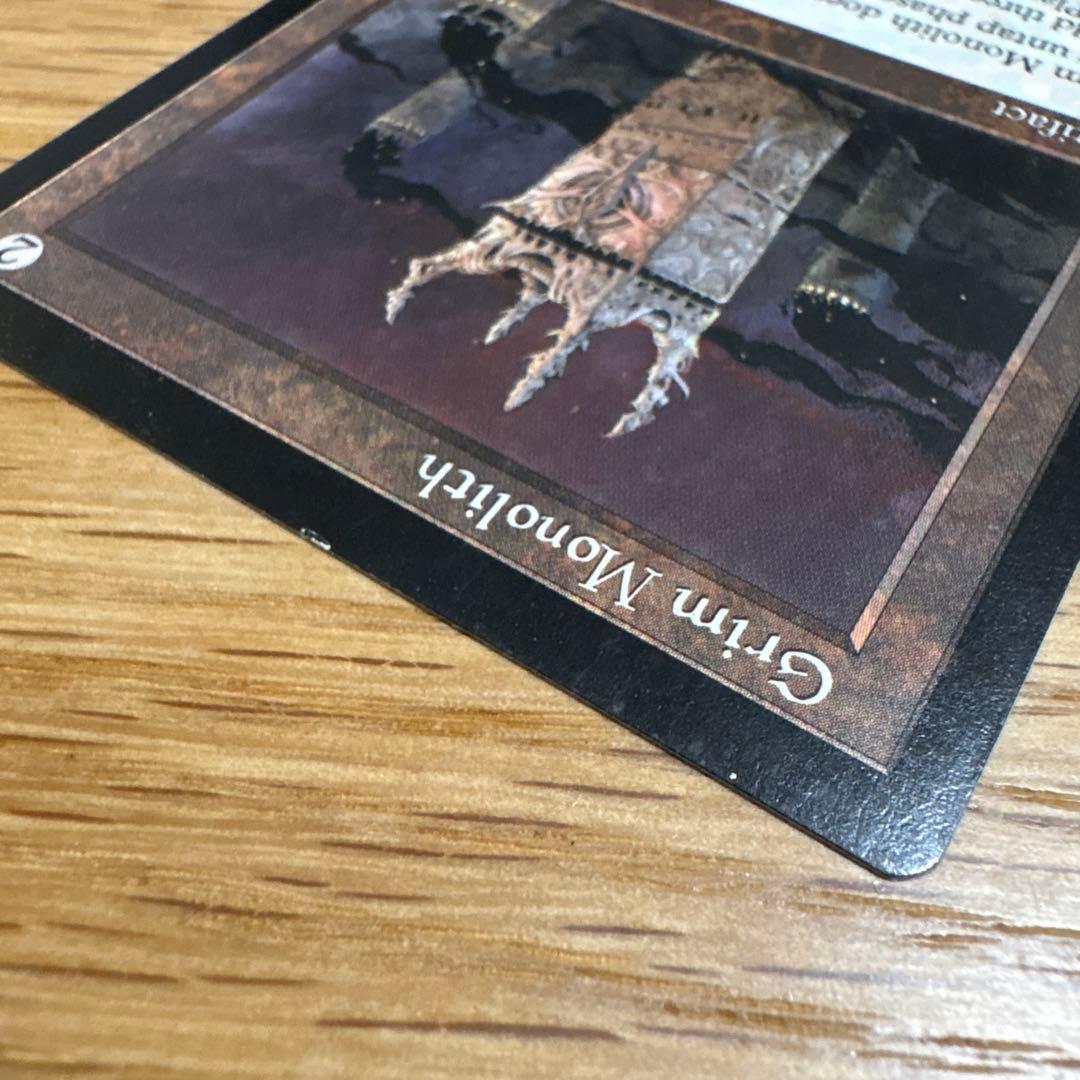 厳かなモノリス Grim Monolith 英語版