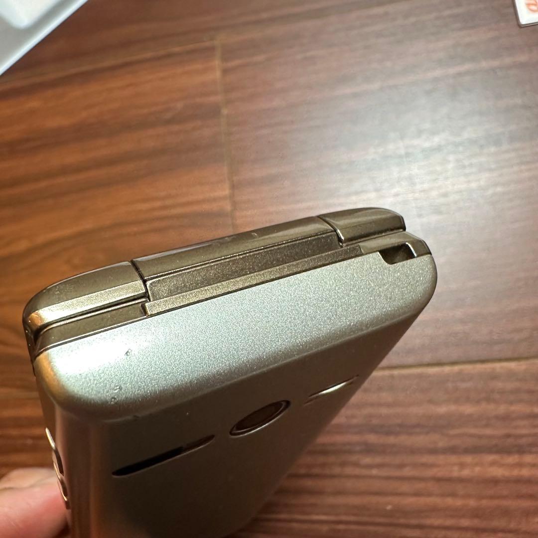 au KYF38 グラティナ ガラケー 5550