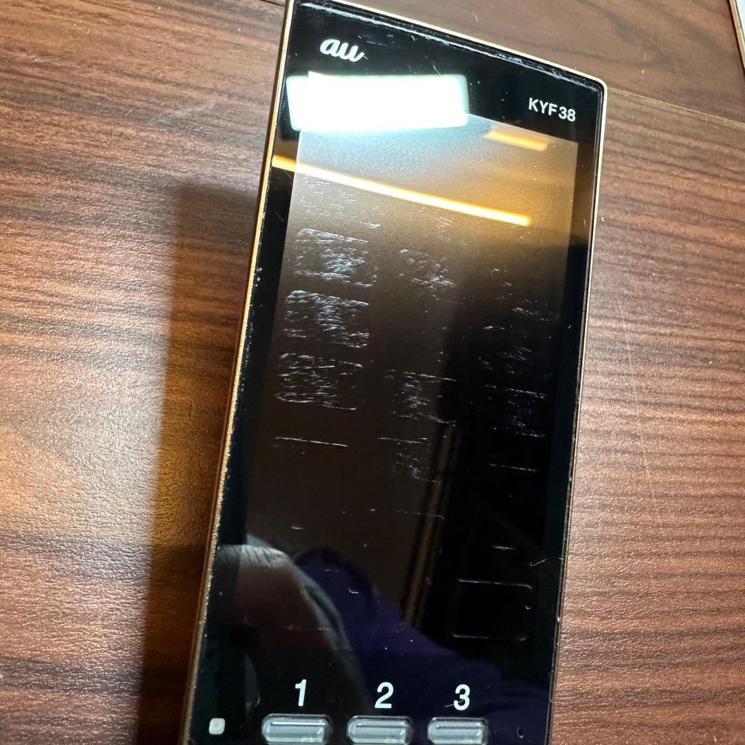 au KYF38 グラティナ ガラケー 5550