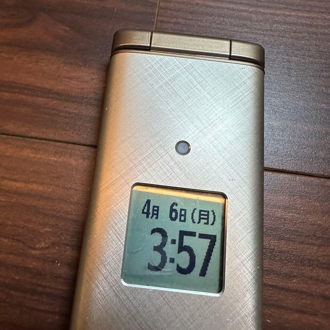 au KYF38 グラティナ ガラケー 5550