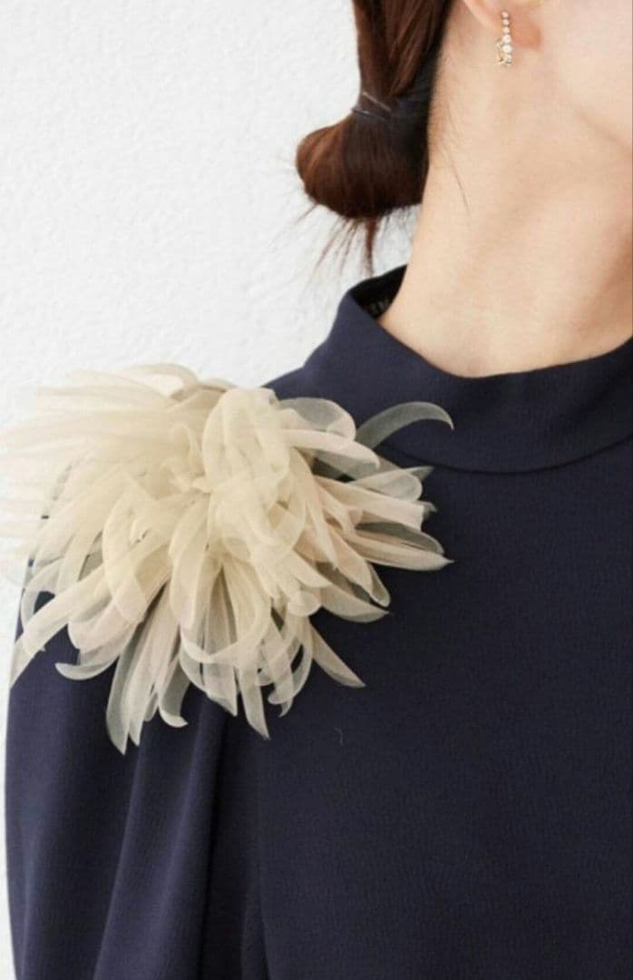 VERMEIL par iena　シルクオーガンジーコサージュ　グレー