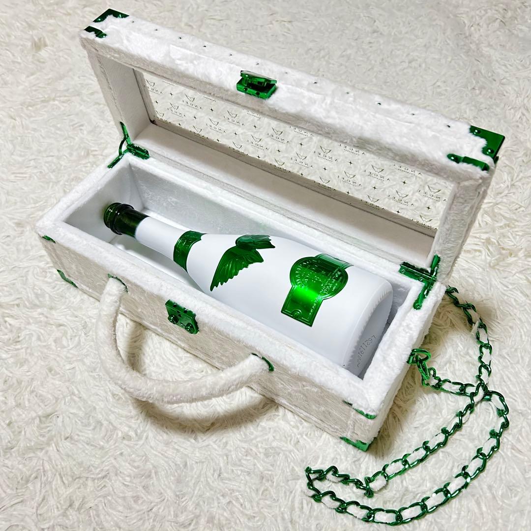 エンジェルシャンパンクリスマスホリデー限定 空き瓶　空箱　チェーン鍵付き　ファー