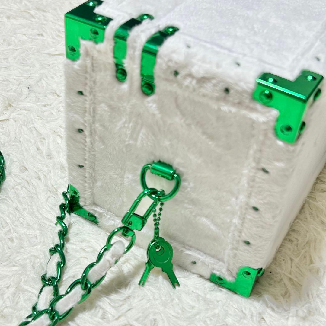 エンジェルシャンパンクリスマスホリデー限定 空き瓶　空箱　チェーン鍵付き　ファー