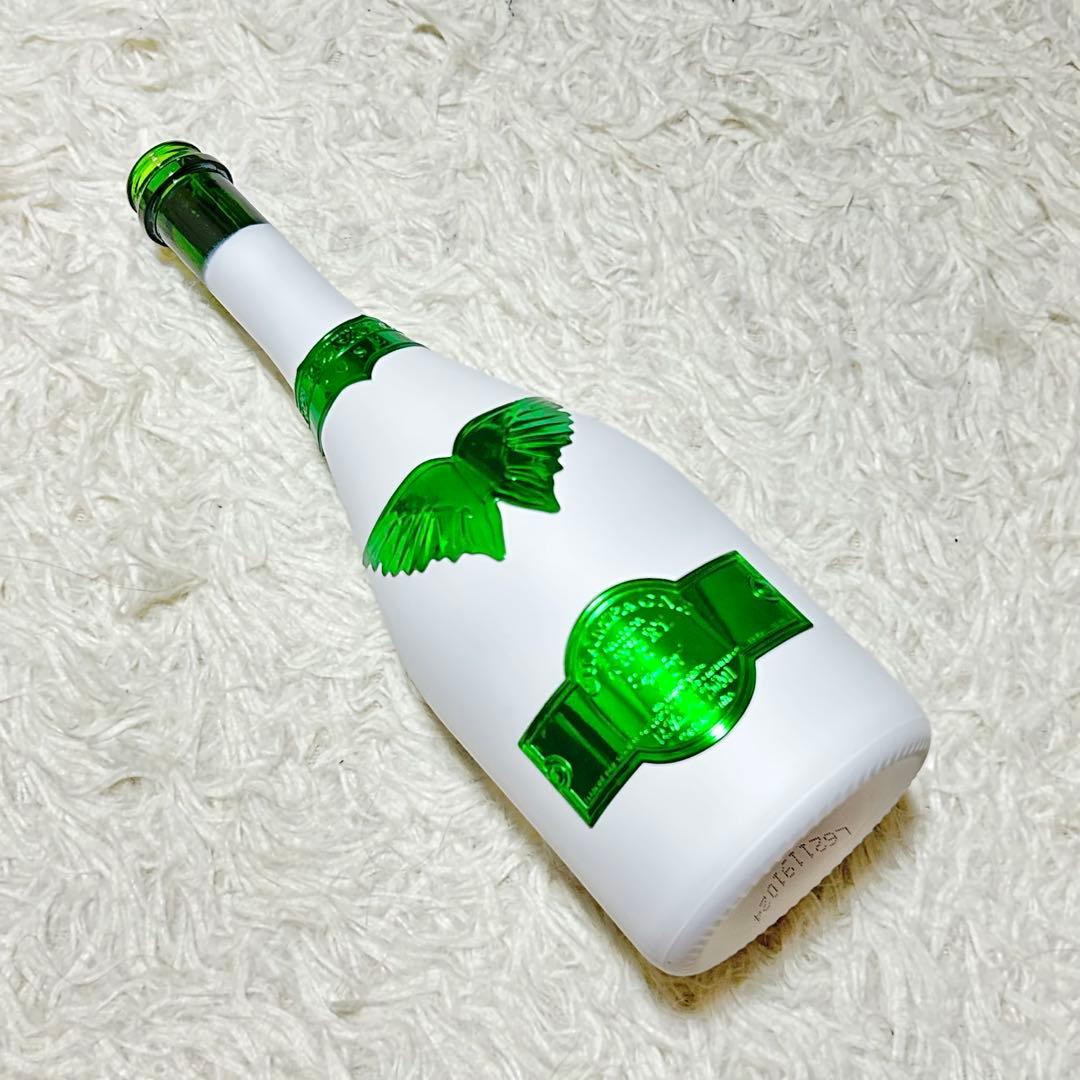 エンジェルシャンパンクリスマスホリデー限定 空き瓶　空箱　チェーン鍵付き　ファー