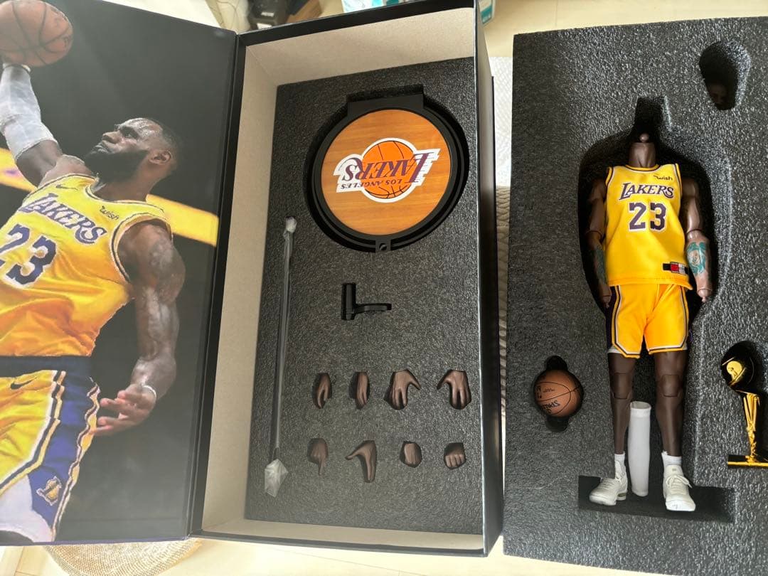 レブロン・ジェームズ　1/6 フィギュア　NBA