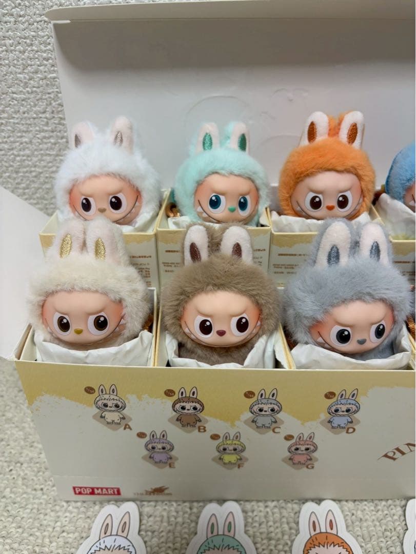 POPMART ラブブ イニシャル アソート ボックス ( A - M )