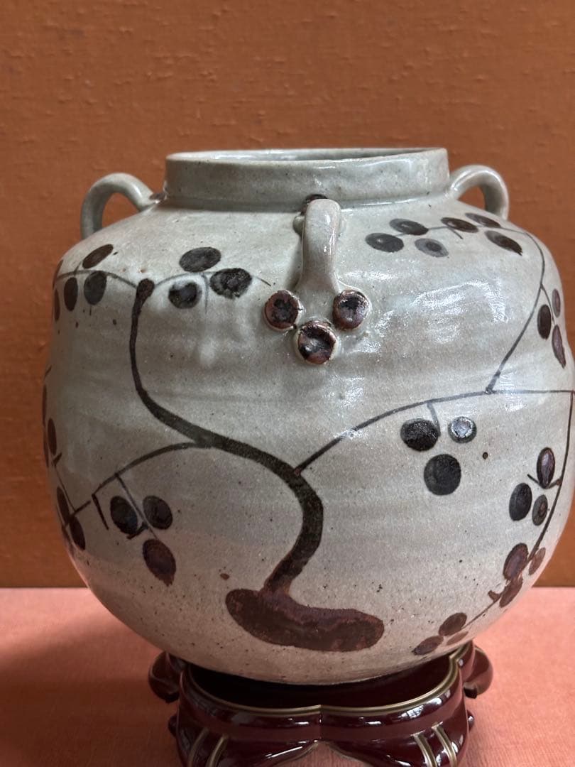 荒川豊蔵作絵唐津藁灰釉梅花三耳壺　唐津小十窯にて