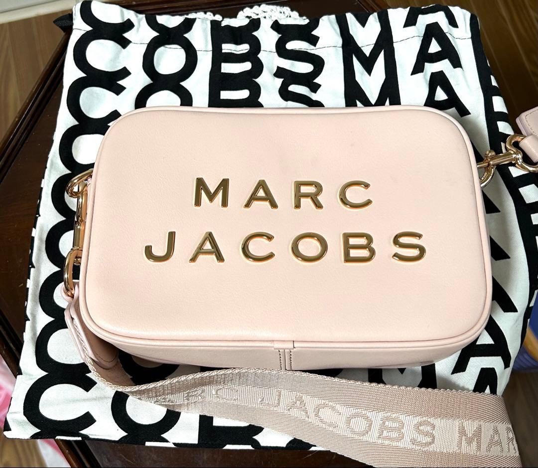 マークジェイコブスのクロスボディバック　レアなピンクゴールドロゴ
