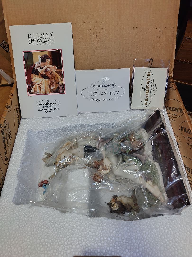 フローレンス ジュゼッペ・アルマーニ ディズニー 眠れる森の美女 フィギュア
