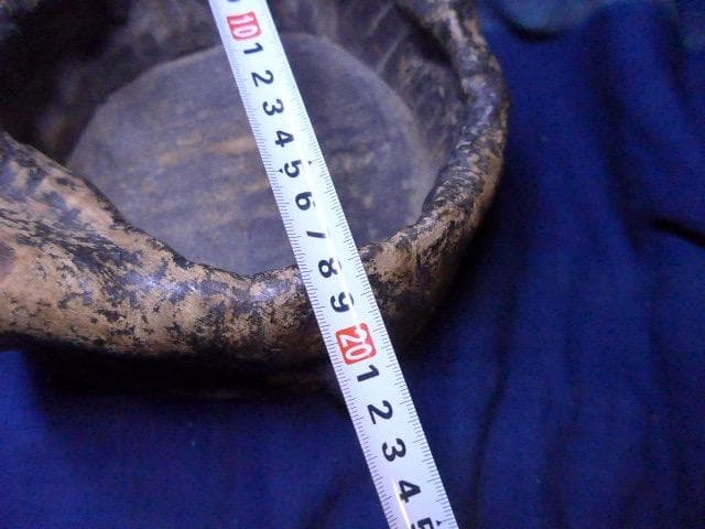 大変古い、自然の古木を使った木製小物入れ 自然な形状