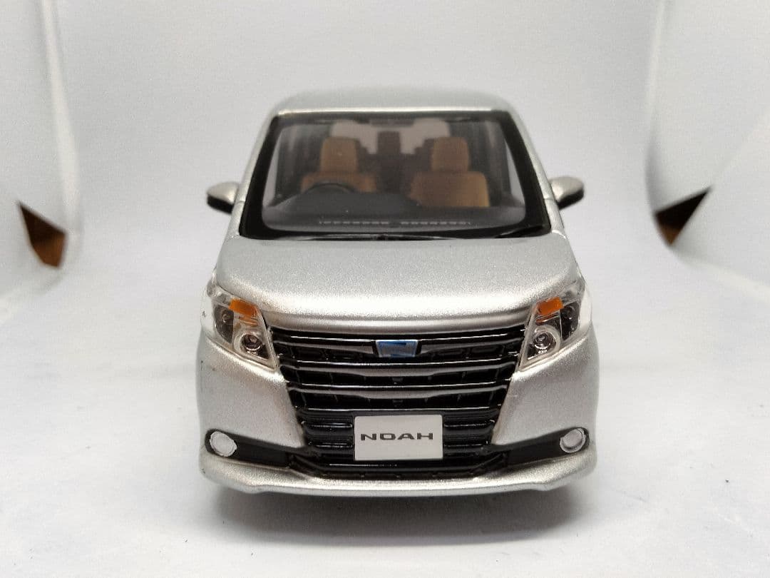 【希少】ノア　カラーサンプル　ミニカー　1/30