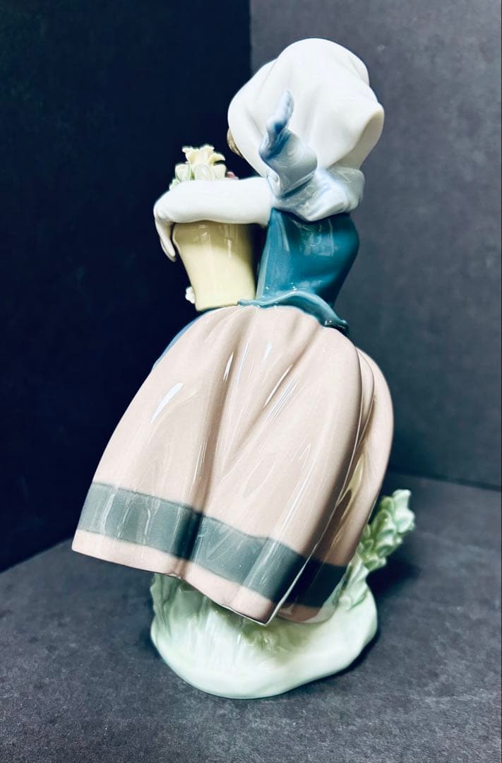 リヤドロ ＃5223「春が来た」 フィギュリン置物