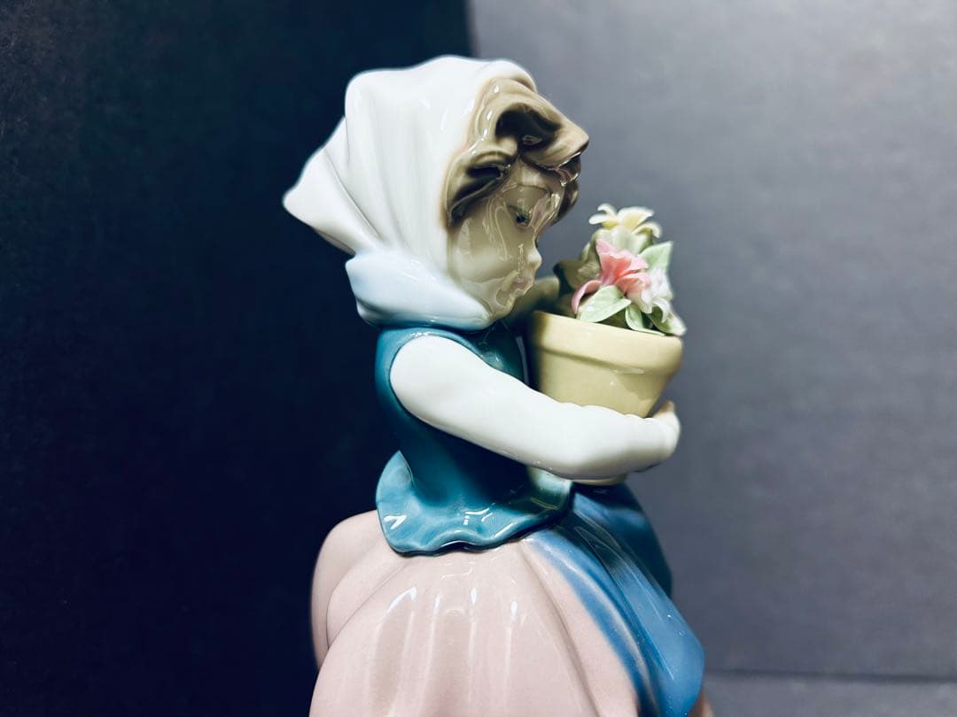 リヤドロ ＃5223「春が来た」 フィギュリン置物