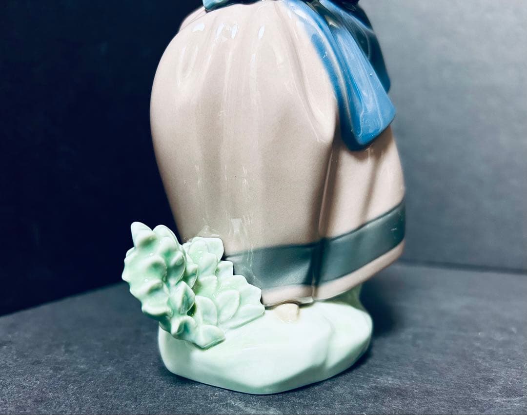 リヤドロ ＃5223「春が来た」 フィギュリン置物