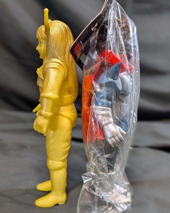 蓄光マグマ大使＆宇宙の帝王ゴア未開封（ブルマァク復刻）ソフビフィギュア２体セット