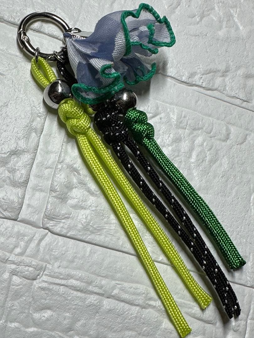 ゆきんこ・*:.ღパラコードスマホストラップ