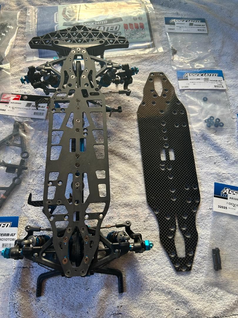 Associated TC8ツーリングカー スチールシャーシ仕様