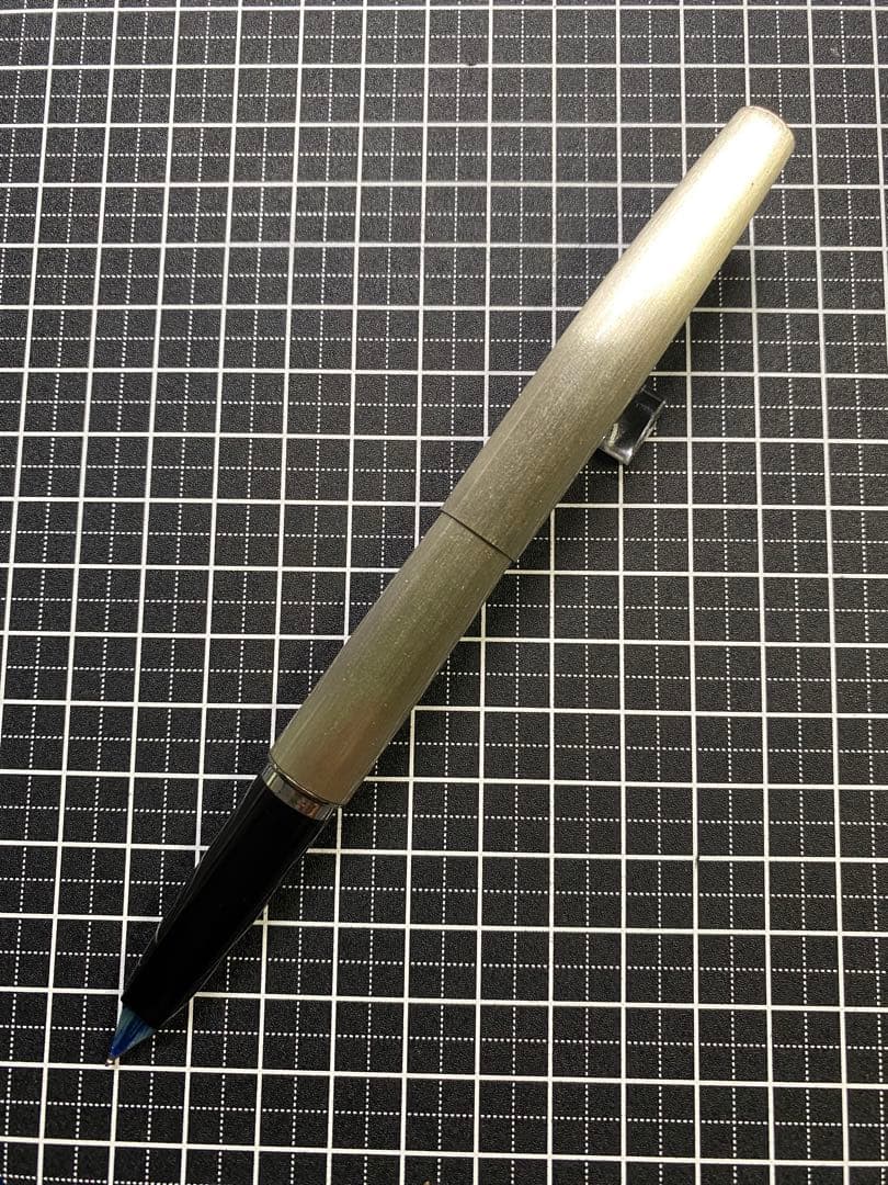 PLATINUM プラチナ・プラチナ　金銀合金　万年筆　字幅F程度