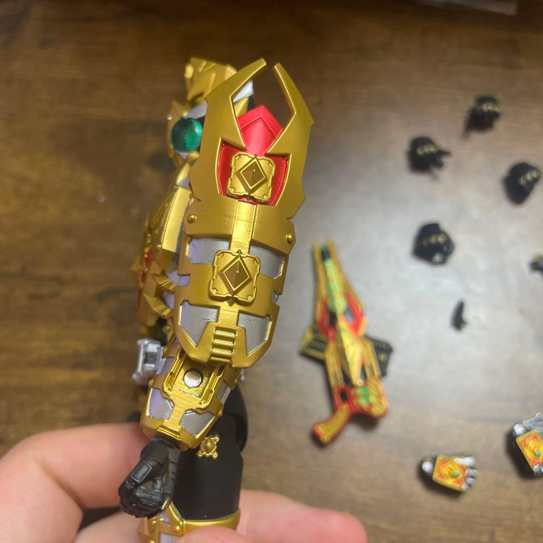 t*i様 「掘り出し」shf真骨彫規格カスタム　仮面ライダーギャレン　キングフォ