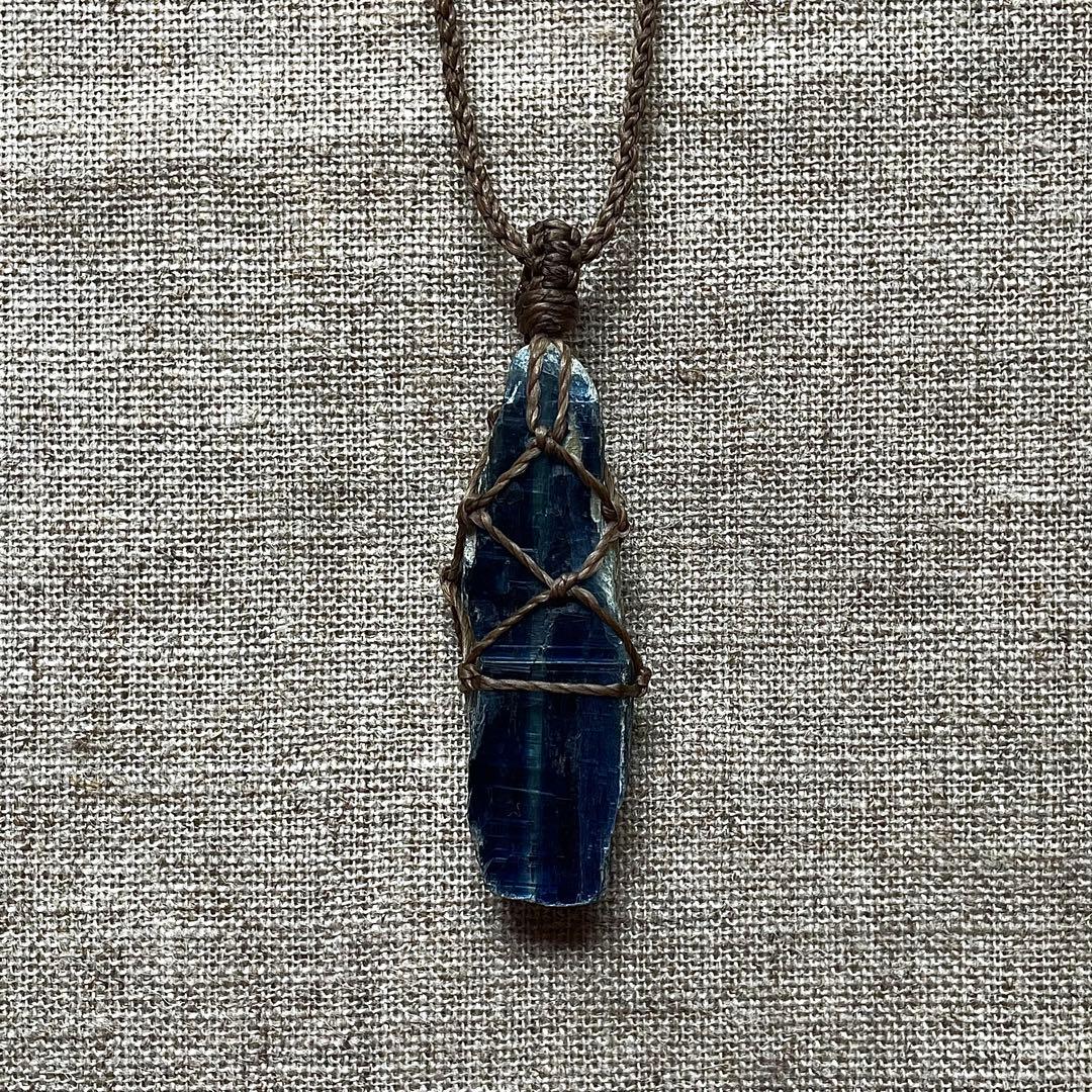 カイヤナイト ネパール産 ＊ マクラメペンダント なネックレス ⑤