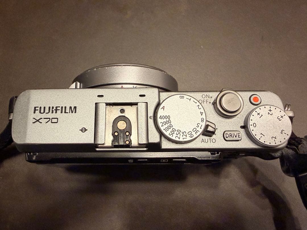 FUJIFILM X70 シルバー コンパクトデジタルカメラ