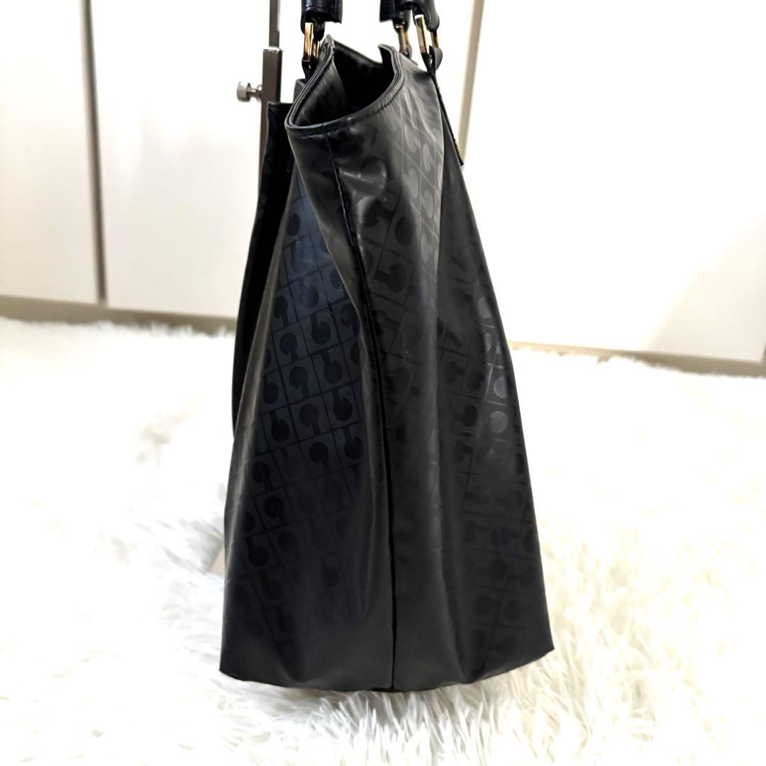 極美品✨ゲラルディーニ　ショルダーバッグ　バイーラ 2way スタッズ ソフティ