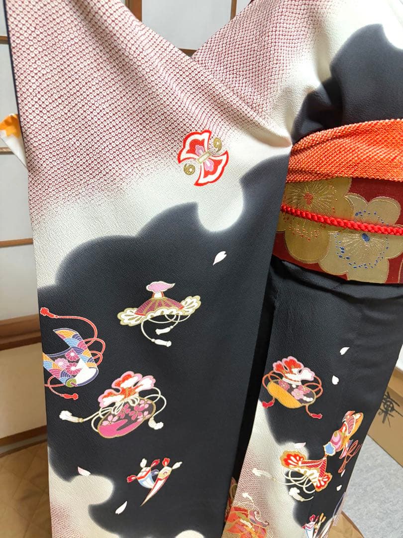 振袖フルセット　早い者勝ち！大特価！　宝尽くし柄　正絹　中古　成人式　フォーマル