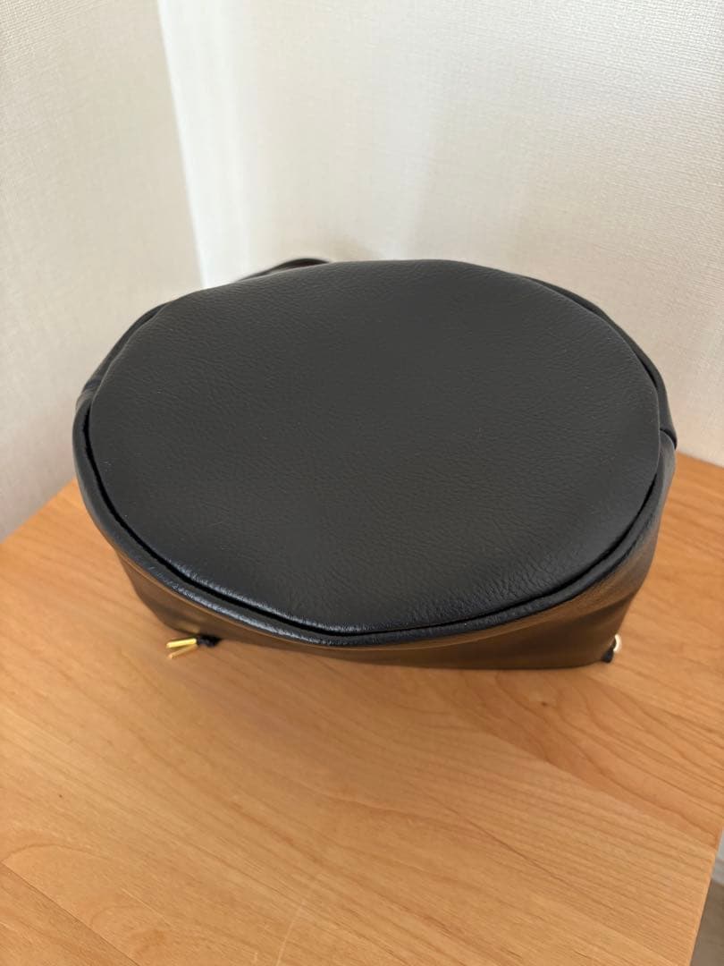 OURこだわりレザーのポットバッグ ブラック