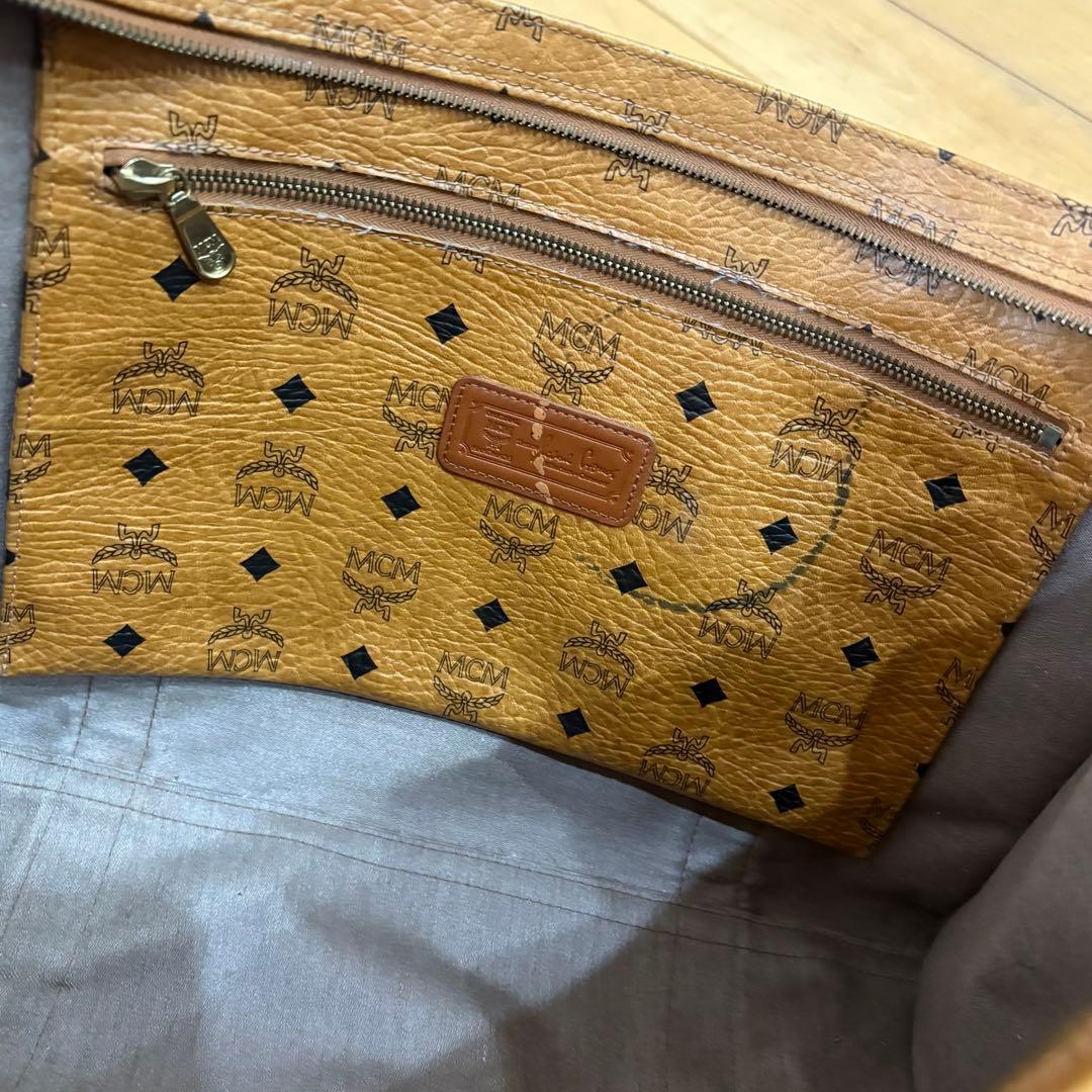 ☆MCM☆ショョダーバッグ　大きめ　幅38cm 7333H