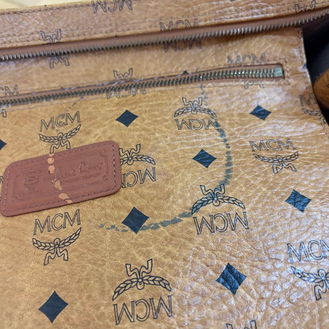 ☆MCM☆ショョダーバッグ　大きめ　幅38cm 7333H