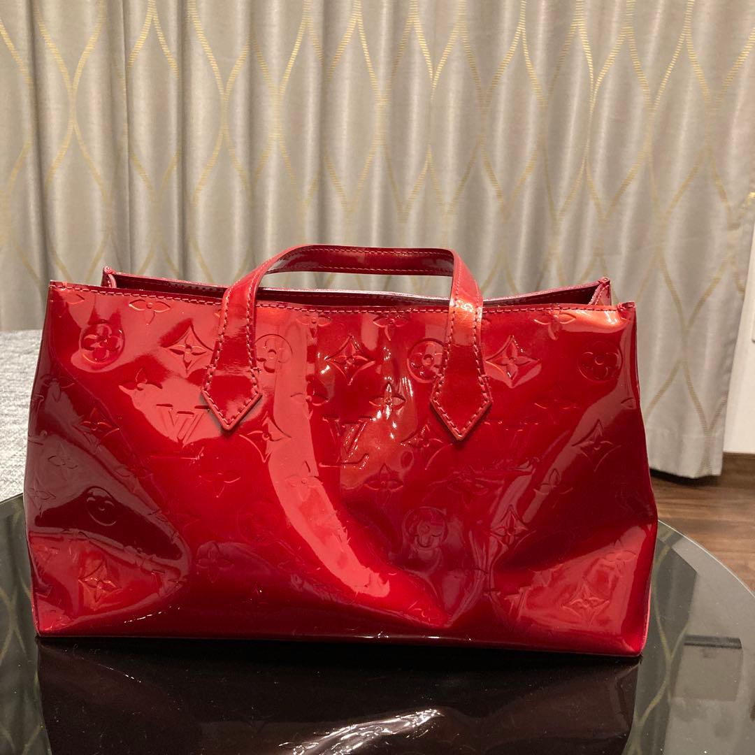 ルィヴィトン　赤 ハンドバッグ ロゴ入り