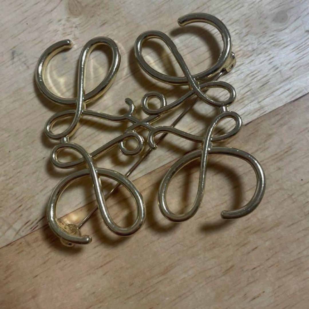 ロエベ　アナグラム　ブローチ　ゴールド　伊勢丹購入