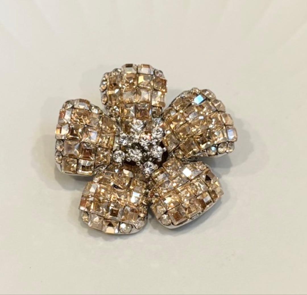 ナナ　美品　foxey フォクシー　ブローチ