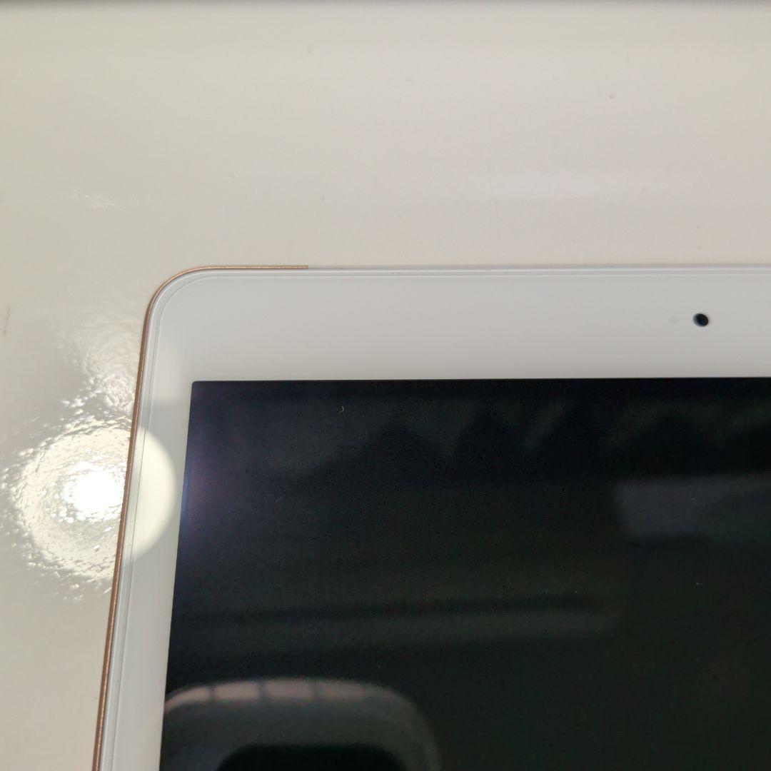 Apple iPad　第8世代　128GB　ゴールド　充電ケーブル付き