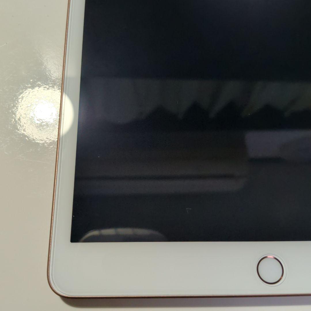 Apple iPad　第8世代　128GB　ゴールド　充電ケーブル付き