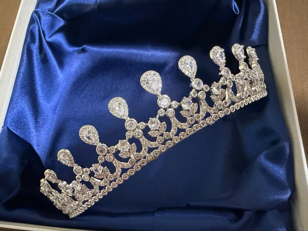 美品　LoveTiara ラブティアラ　ジルコニア ティアラ　ナディア