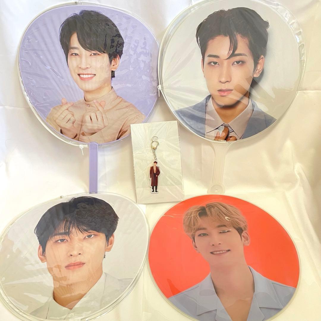 SEVENTEEN ウォヌ うちわ (4種) & アクキーおまけ付き　まとめ売り