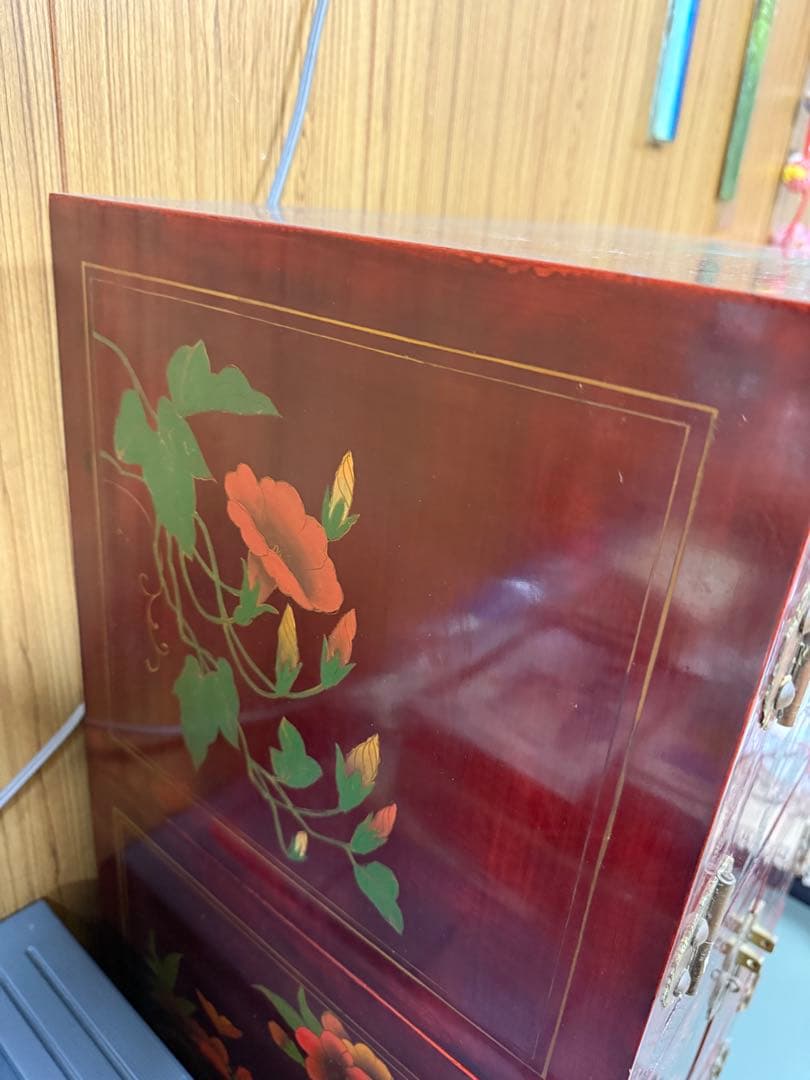 中国漆塗りキャビネット　花鳥図　飾り棚　アンティーク調家具