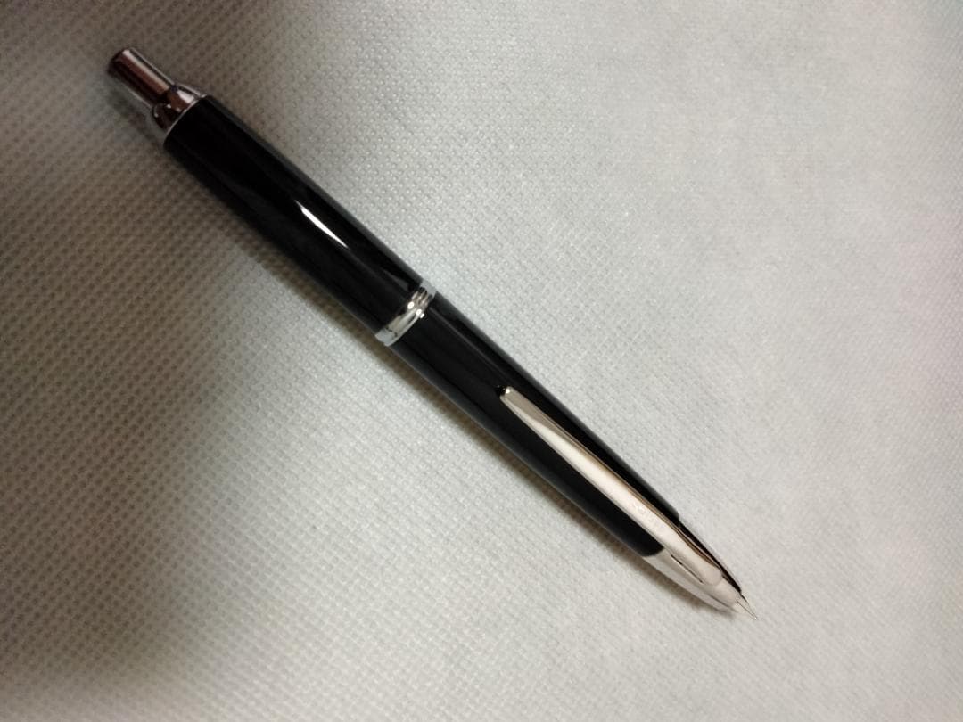 パイロット　万年筆　キャップレスデシモ　三角研ぎ