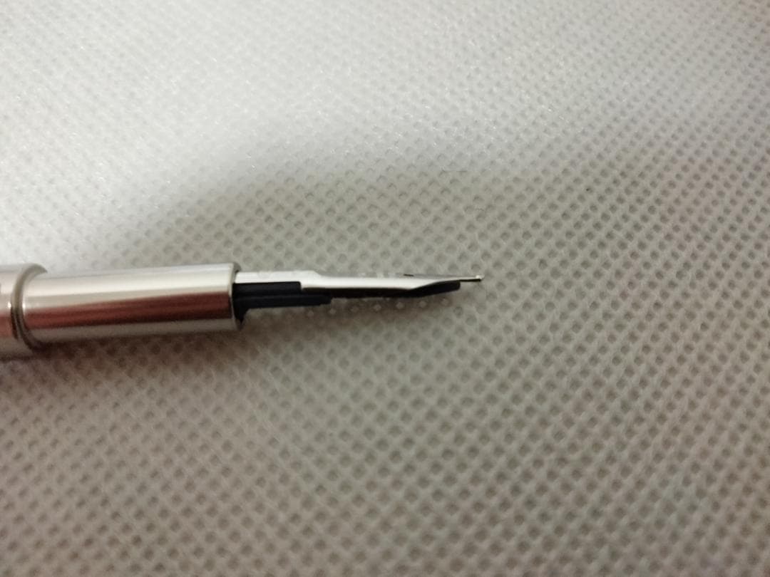 パイロット　万年筆　キャップレスデシモ　三角研ぎ