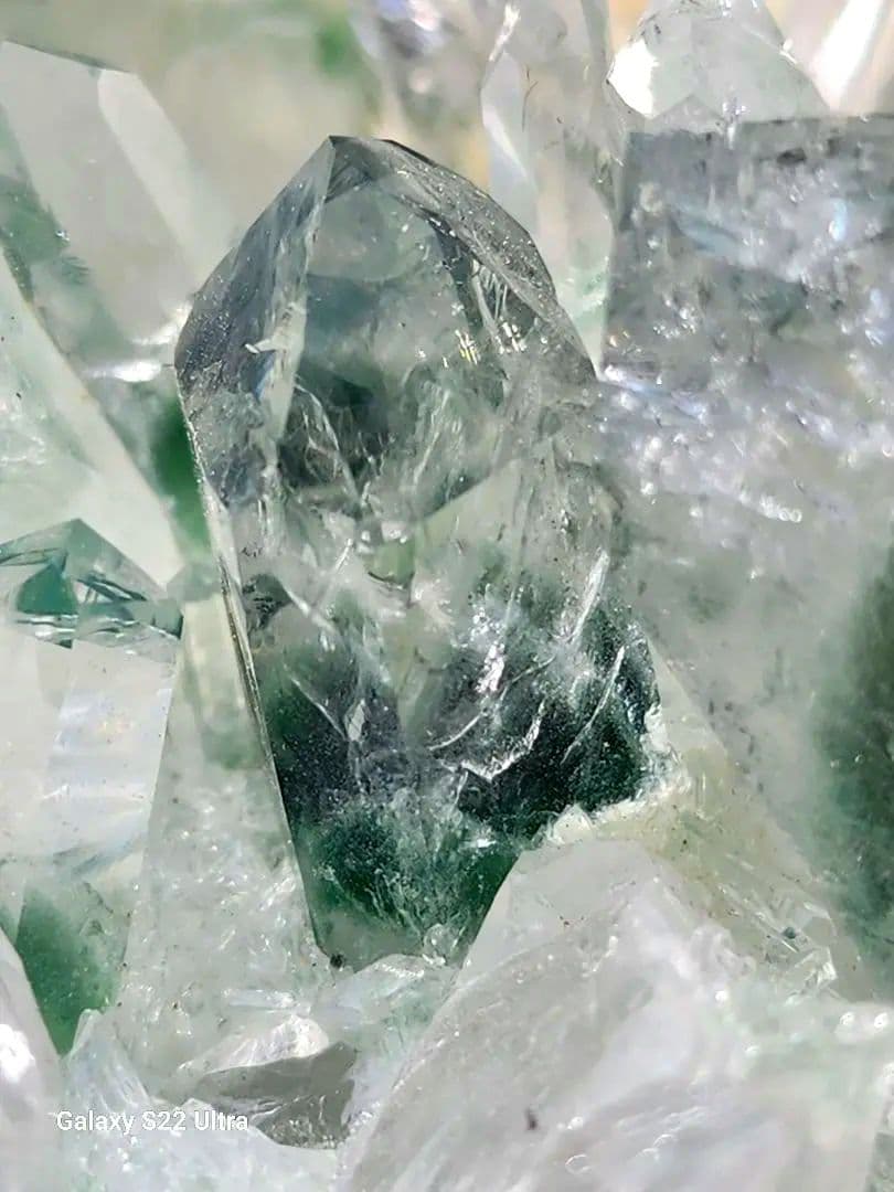 クォーツファントムクラスター