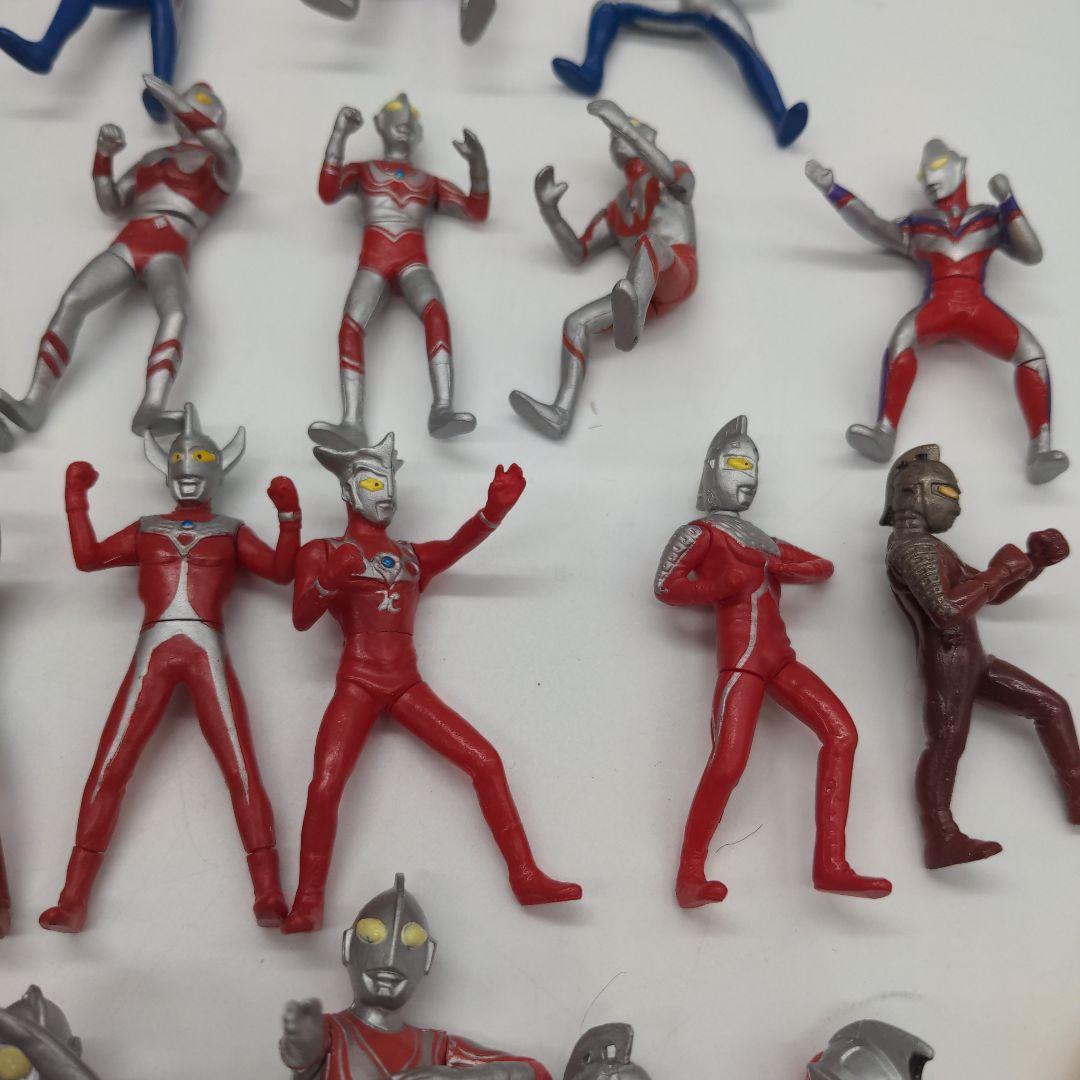 ウルトラマン　キャラエッグ　フィギュア