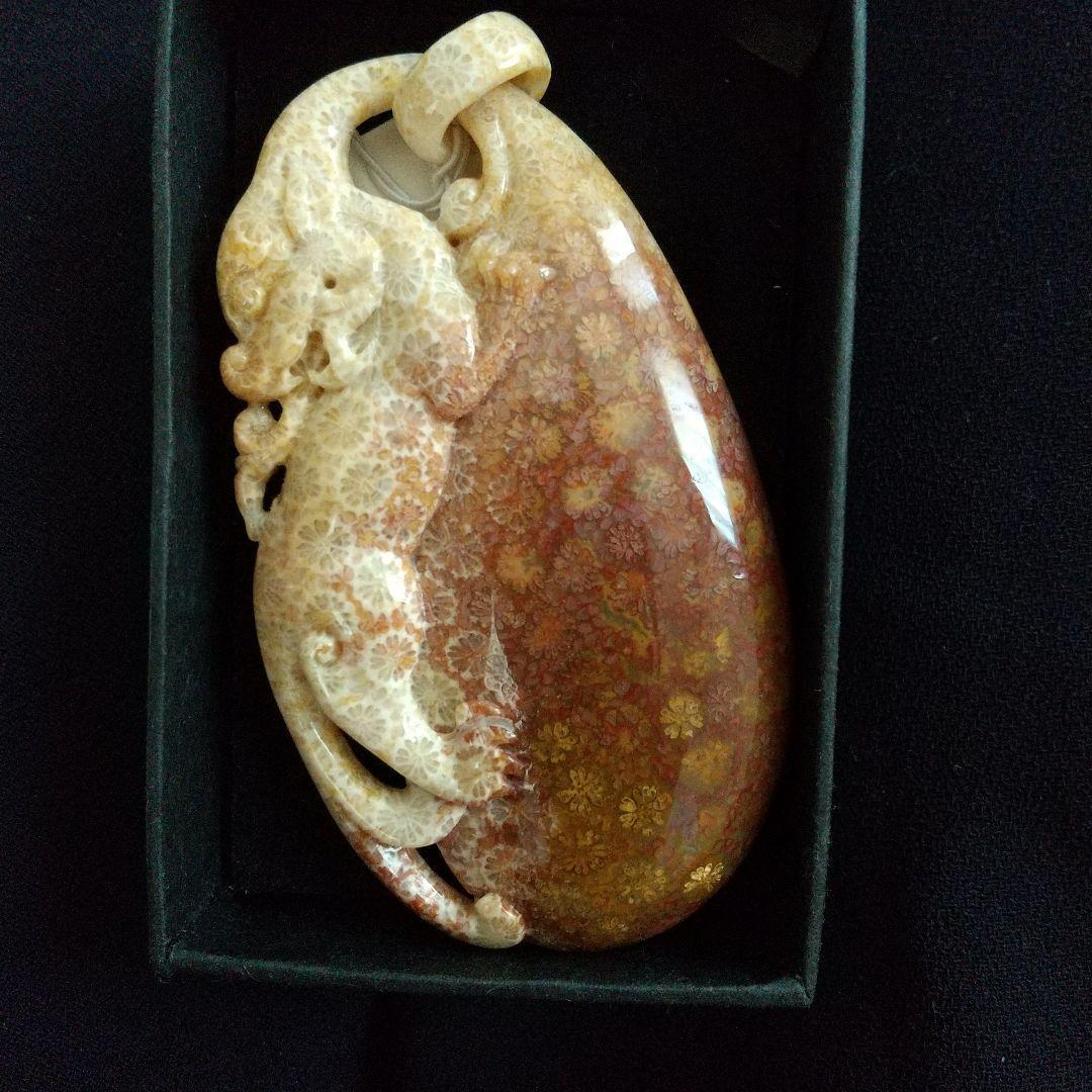 ★ペンダントトップ　ヒキュウ　貔貅　コーラルアゲート　お守り　a0002