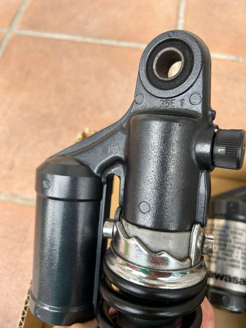 カワサキ　ゼファー1100　リアサスペンション　左右　純正　中古